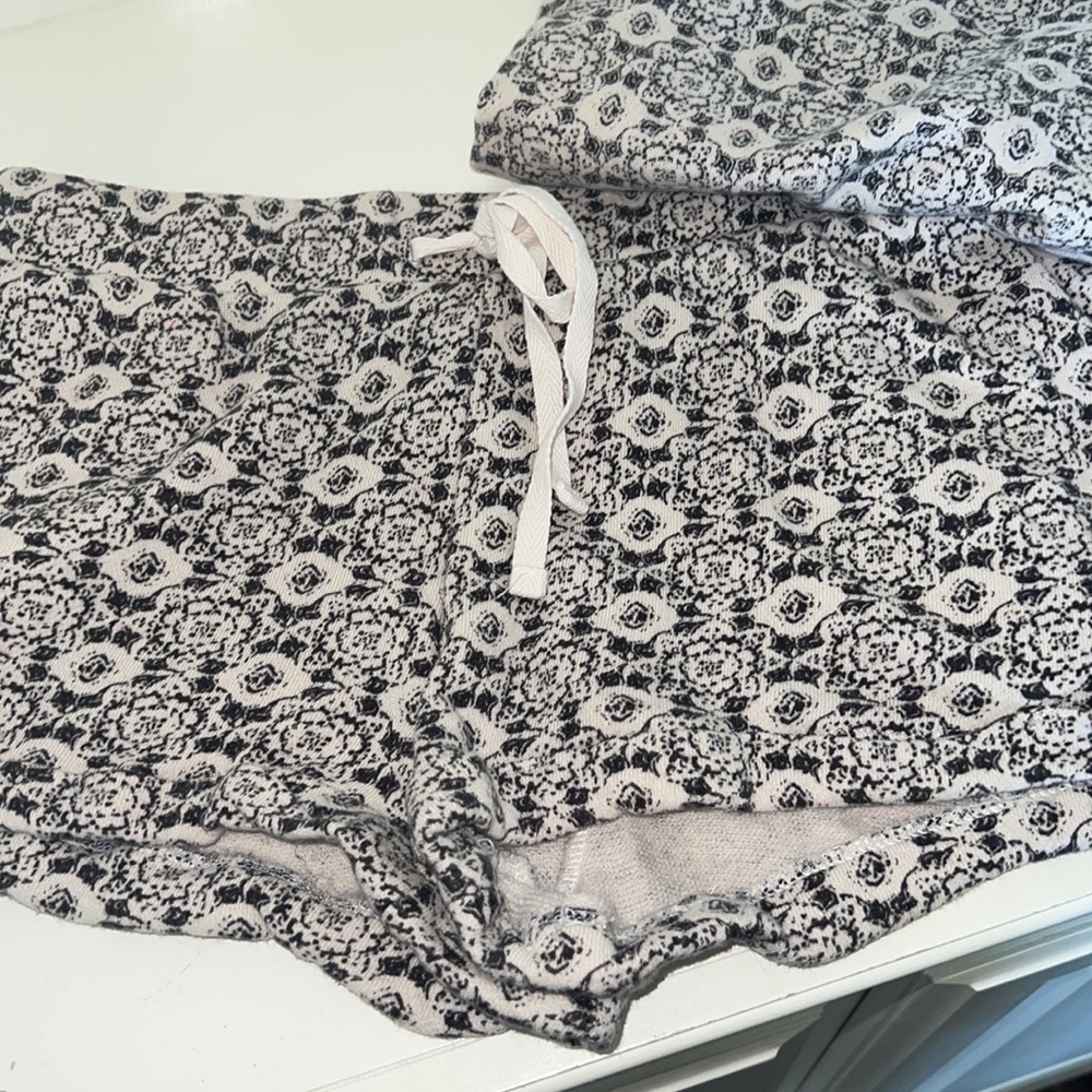 Short set - Picture 2 of 3